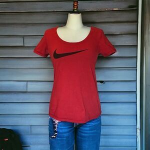 THE NIKE TEE Athletic Cut Women’s Short Sleeve Red Black Swoosh Sz  M